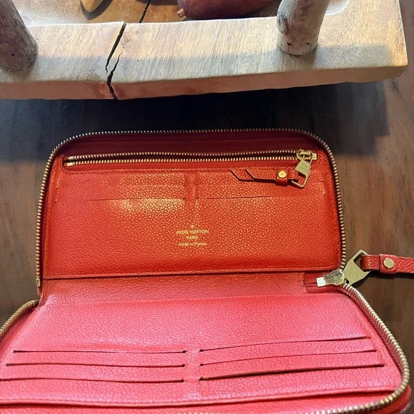 Louis Vuitton zip around Embossed Wallet in good used condition! - Picture 7 of 16